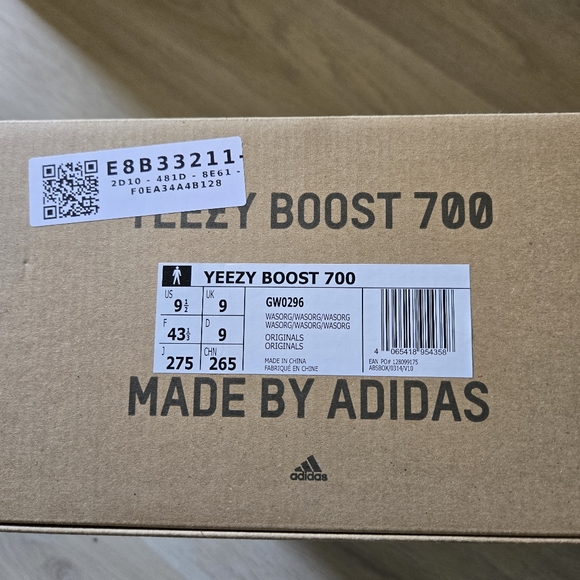 Brand new Yeezy 700 washed orange us size 9.5 - Picture 12 of 13